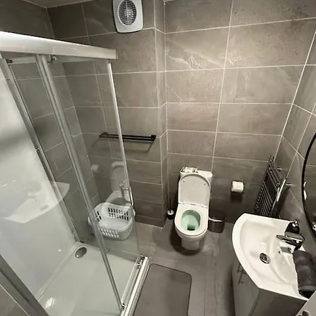 & Spacious Centre *