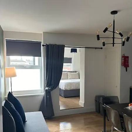 & Spacious Centre Apartman *